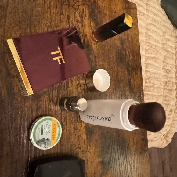 Grab Bag #6. CHANEL Lumière de l'Océan Illuminating Powder, ect - Picture 11 of 11